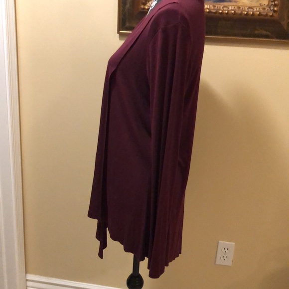 🍷Cable & Gauge Stunning burgundy ribbed knit long sleeved v-neck sweater - Picture 4 of 10